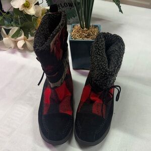 Women’s Red Plaid Winter Ankle Boots